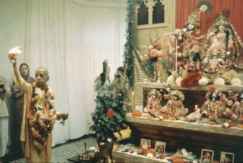 20150307-Prabhupada-arati-Radha-Krishna