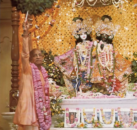 Srila-Prabhupada-offers-the-first-aroti-to-Sri-Sri-Krisna-Balarama-in-Vrindavan